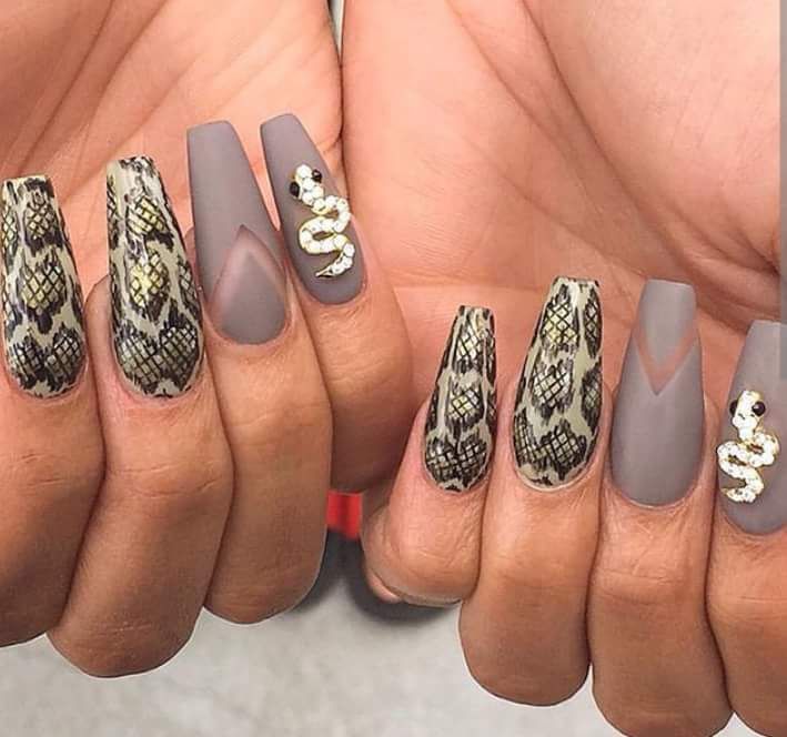 pix Snake Print Acrylic Nails