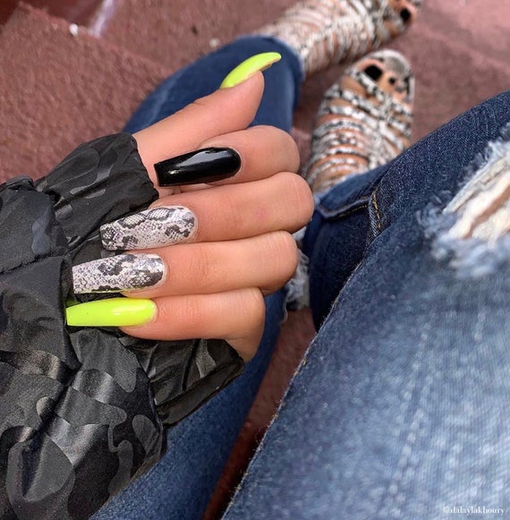 images Snakeskin Acrylic Nails